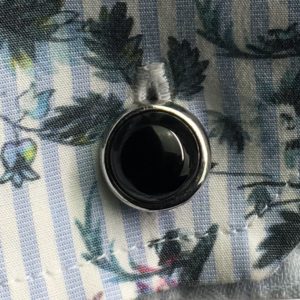 Une paire de boutons de manchette en argent 925/1000ème Sertis de 2 Cabochon Onyx